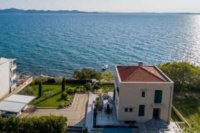 Super luxuriöse Villa directly on the sea